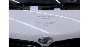 Semboyan Prabowo Dituliskan Jokowi pada Bodi Mobil Esemka