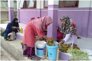 Siswa SMP Islam Asy’ariyah Gunakan Alat ‘Komposter Emak’ Dari Dosen Fakultas Pertanian UNJA