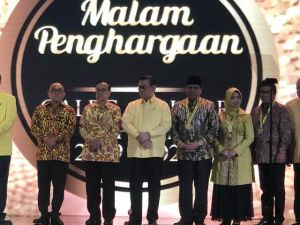 Raih Suara Terbanyak Kedua se-Indonesia di Partai Golkar, HBA Dianugrahi Medali Platinum  