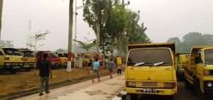 Puluhan Dum Truk Berjejer di Perkantoran Gubernur Jambi, Korlap: Ini Permohonan Rakyat Kecil