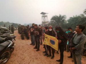 PMII Kota Jambi Turun Bantu Padamkan Api