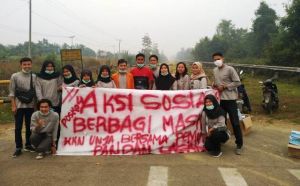 Aksi Sosial Cegah Dampak Asap, Mahasiswa Kukerta di Desa Pandan Lagan Bagi-bagi Masker ke Warga