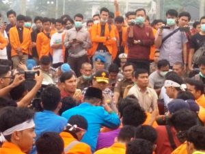 Temui Mahasiwa Aksi, Edi Sebut Tuntutan Mahasiwa Akan Dikirim Ke DPR RI