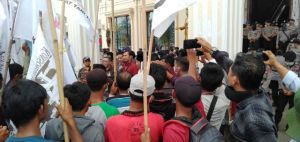 Temui Pengunjuk Rasa, Edi Purwanto Rekomendasi Perusahaan Terlibat Karhutla Dicabut Izinnya