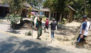 Babinsa Yang Rajin Kerja Bersama Warga di Lokasi TMMD