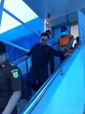 Asiang Tersangka Kasus Suap Ketok Palu Tiba di Jambi dan Segera Disidang