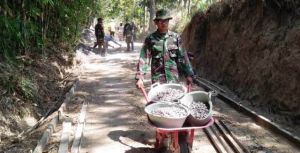  Kagum Dengan Cara Kerja Tentara di Loksai TMMD