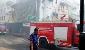 Bank Syariah Mandiri di Pasar Kota Jambi Terbakar
