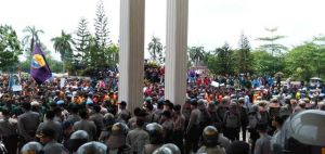 Demo di DPRD Provinsi Jambi Mulai Memanas, Mahasiswa: Kami Aksi Damai