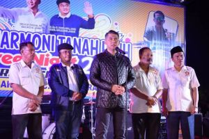 Sukses Menata dan Berdayakan PKL, Wali Kota Fasha di Ganjar Penghargaan Oleh PKL