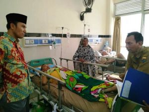 Jenguk Jay, Jurnalis Metrojambi di RSUD, Ketua DPRD Edi Purwanto: Semoga Segera Diberikan Kesembuhan