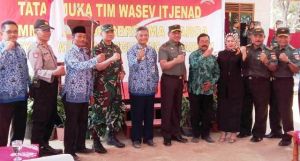 Saling Berebut Foto Bersama Dengan Tim Wasev