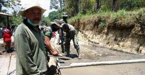 Kadus Yang Rajin Ikut Gotong Royong di TMMD