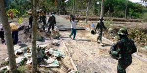 Gotong Royong TNI dan Warga Yang Tak Pernah Terlupakan