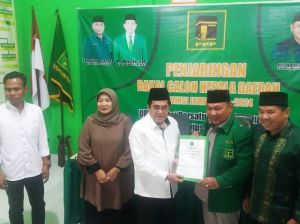 Kembalikan Formulir Ke PPP, Tim AJB Lantunkan Sholawat Kenang Mbah Moen