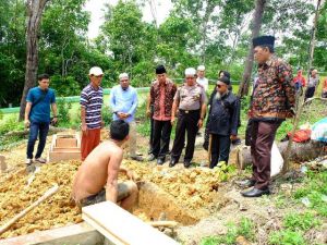 Kapolda Jambi Sampaikan Duka Cita dan Hadiri Prosesi Pemakaman Saman Mantan Ketua PWI