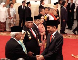 Termasuk Rektor Pertama UGM Prof. Sardjito, Presiden Jokowi Berikan Anugerah 6 Pahlawan Nasional