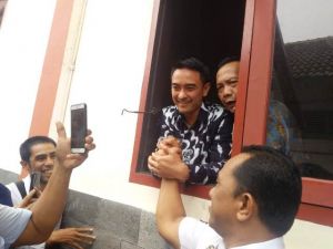 Sapa Pengunjung Sidang, Zola Sebut Rindu Makan Pindang