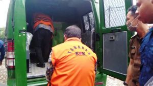 Selesai Sidang, Eks Anggota DPRD Provinsi Jambi Langsung Diborgol