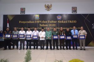 Fachrori Serahkan DIPA dan TKDD Tahun 2020   