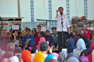 Tinjau Program Mekaar, Presiden Jokowi Ajak 2 Staf Khusus Presiden Milenial