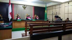 Asiang Menunggu Vonis Hakim