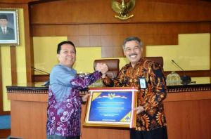 Bupati Batanghari Terima Penghargaan WTP