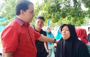 Isak Tangis Guru Honorer, RI Janji Jika Terpilih Perjuangkan Masuk PNS dan Tenaga Honorer Gratis