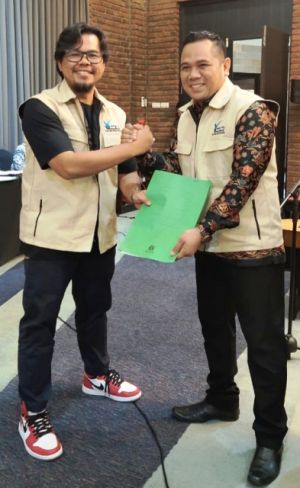 Terima SK dari DPP, Adi Setiadi Sah Pimpin Forum Taman Bacaan Masyarakat Provinsi Jambi 