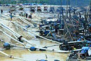 4 Orang Tertimbun Tanah di Lokasi Dompeng di Batang Masumai