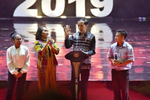 Saat Presiden Jokowi Mencontohkan Persahabatan Gus Dur dan Romo Mangun