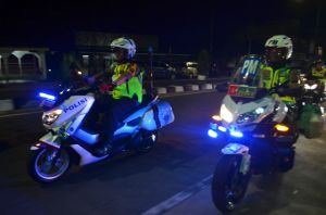 Danrem Bersama Kapolda Jambi Pantau Malam Pergantian Tahun Pakai Sepeda Motor