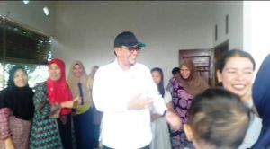 Di Sekernan Muaro Jambi, Ivan Wirata Diminta Emak-emak Jadi Bupati
