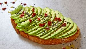 Mau Coba Diet Mediterania, Ini 7 Ide Sarapan Simpel Roti Alpukat sampai Hummus