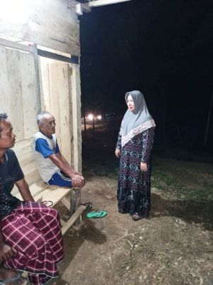 Diberi Tahu Jam 8 Malam Ada Lansia Terlantar, 3 Jam Kemudian Yunninta Langsung Berkunjung