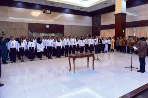 Mensesneg Ambil Sumpah 116 PNS di Lingkungan Kemensetneg dan Setkab