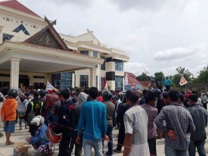 Belasan Tahun Merasa Terzalimi oleh PT WKS dan PT TML, Ratusan Warga Teluk Nilau Demo ke DPRD