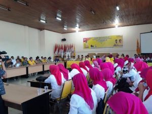 Diantar Ratusan Relawan, CE Resmi Daftar di Golkar