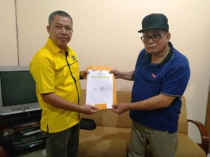 Kemas Faruq Ambil Formulir Pendaftaran Janjikan Kijang Innova Untuk Operasional DPD II Golkar