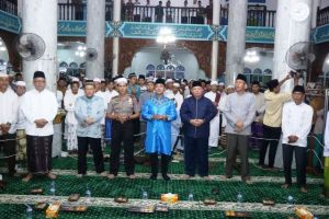 Riza Muhammad Isi Tabligh Akbar Peringatan Isra' Mi'raj Pemkab Tanjab Barat