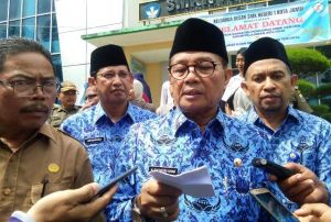 Tinjau UNBK SMK, Fachrori Berikan Masker ke Sekolah