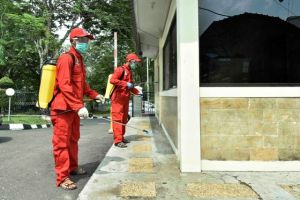 Tim Terpadu Penanganan Covid-19 Lakukan Penyemprotan Disinfektan