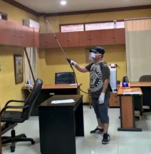 Cegah Terpapar Virus Covid 19, Mes Jambi Disemprot Disinfektan