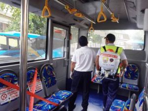 Bus Transiginjai Disemprot Cairan Disinfektan Untuk Cegah Corona