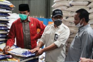Ketua DPRD Provinsi Jambi Cek Stok Beras Bulog, Edi: Jangan Panik, Stok Beras Aman untuk 4 Bulan