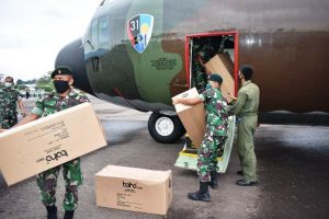 Pesawat Hercules TNI-AU Mendarat di Jambi Bawa Bantuan APD