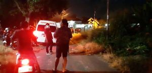 Mobil Ambulance Tiba di Kediaman Pasien 01 Covid 19 di Pasir Putih