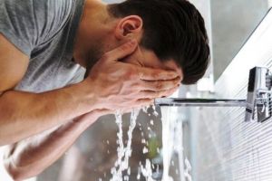 Perawatan Kulit saat #DiRumahAja, Jangan Lupa Cuci Wajah
