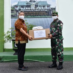 PT. NGK Jambi Dukung 10.000 Masker Kain Kepada Korem 042/Gapu Guna Atasi Pandemi Covid - 19