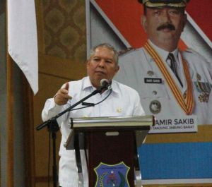 Berbalas Pantun Soal Kinerja, Safrial Sebut Kepala PLN Kualatungkal Pelayan
